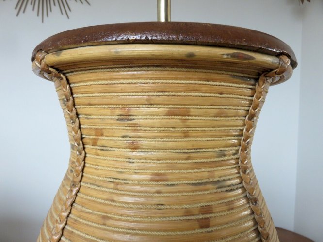 TRES GRAND PIED DE LAMPE EN ROTIN, CUIR ET CORDE XXL ANNEES 60 70 VINTAGE 