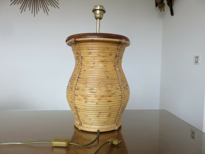 TRES GRAND PIED DE LAMPE EN ROTIN, CUIR ET CORDE XXL ANNEES 60 70 VINTAGE 