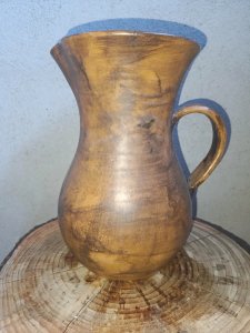 tres grand vase / pichet style bois signé Arlette Roux? en bon etat