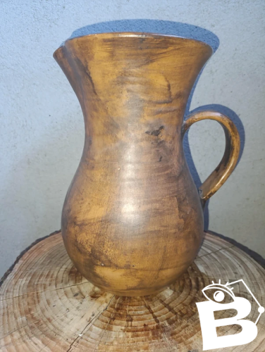 tres grand vase / pichet style bois signé Arlette Roux? en bon etat
