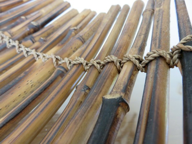 TRES GRANDE CORBEILLE EN BAMBOU CINTRE ET CORDE ANNEES 50 60 VINTAGE