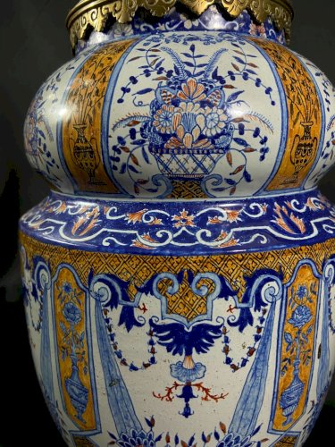 Très grande lampe en faïence de Desvres sur monture bronze fin XIXe 1880