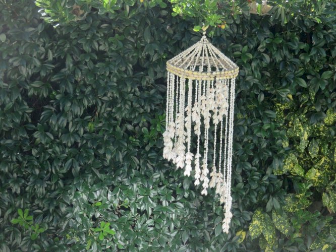 TRES GRANDE SUSPENSION EN COQUILLAGE TYPIQUE ANNEES 70 VINTAGE