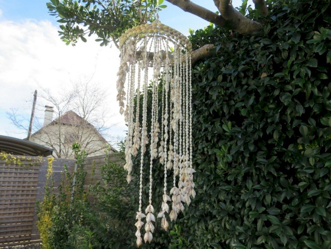 TRES GRANDE SUSPENSION EN COQUILLAGE TYPIQUE ANNEES 70 VINTAGE
