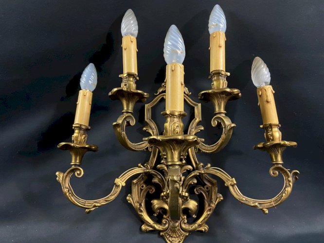 Très importante applique en bronze à 5 feux de style Louis XV