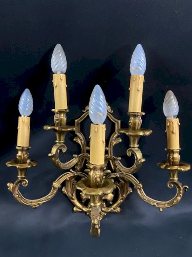 Très importante applique en bronze à 5 feux de style Louis XV