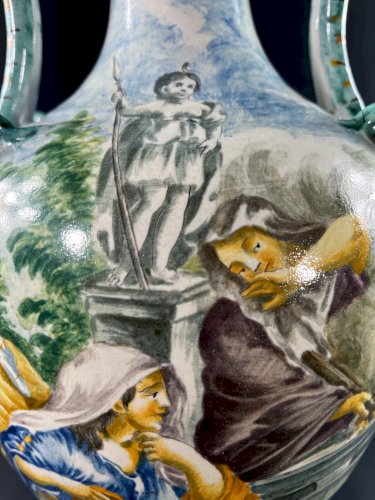 Très imposant vase XIXe faïence italienne Majolique Urbino décor Grèce antique