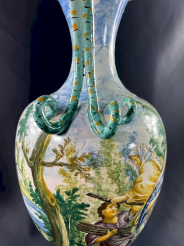 Très imposant vase XIXe faïence italienne Majolique Urbino décor Grèce antique