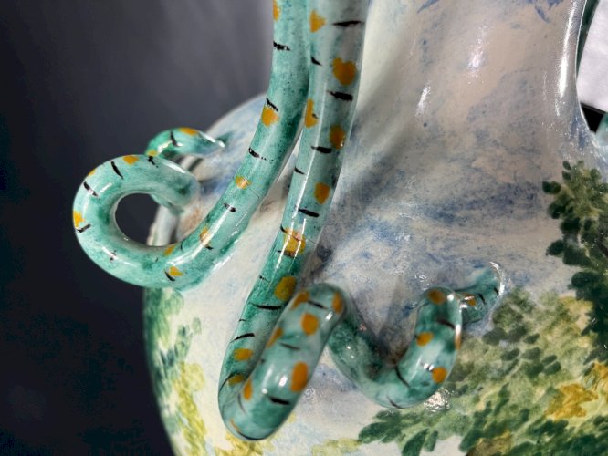 Très imposant vase XIXe faïence italienne Majolique Urbino décor Grèce antique