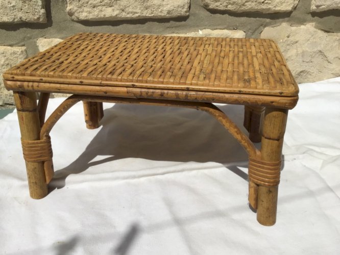 Très joli ANCIEN PETIT TABOURET REPOSE-PIEDS en rotin tressé ART POPULAIRE