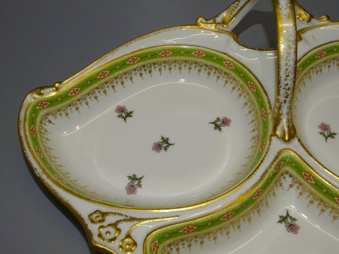 -TRES JOLI MENDIANT PLAT à APERITIF PORCELAINE de LIMOGES Style ART NOUVEAU    D