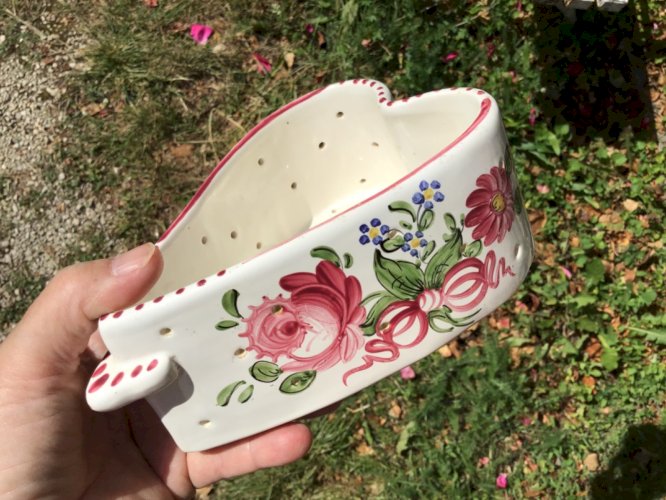 Très jolie faisselle égouttoir à fromage forme coeur vaisselle fleurs
