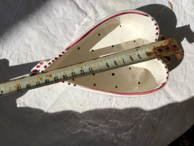 Très jolie faisselle égouttoir à fromage forme coeur vaisselle fleurs