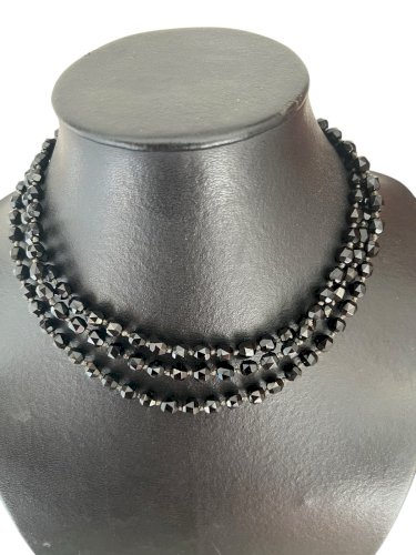 Très long collier Ancien en perles de jais 140 cm époque charleston Vers 1920