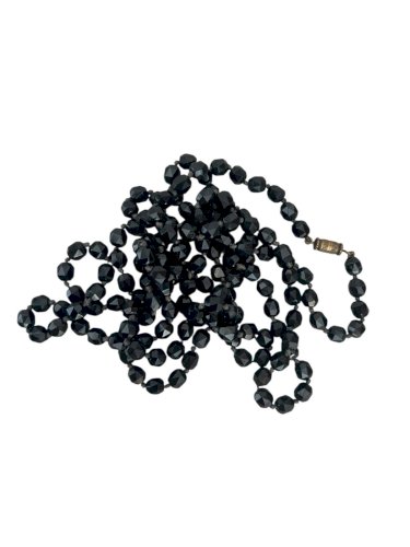 Très long collier Ancien en perles de jais 140 cm époque charleston Vers 1920