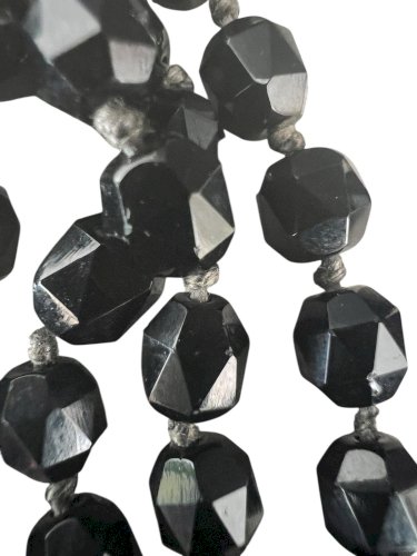 Très long collier Ancien en perles de jais 140 cm époque charleston Vers 1920
