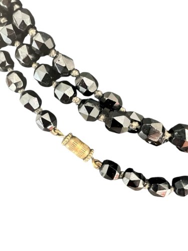 Très long collier Ancien en perles de jais 140 cm époque charleston Vers 1920