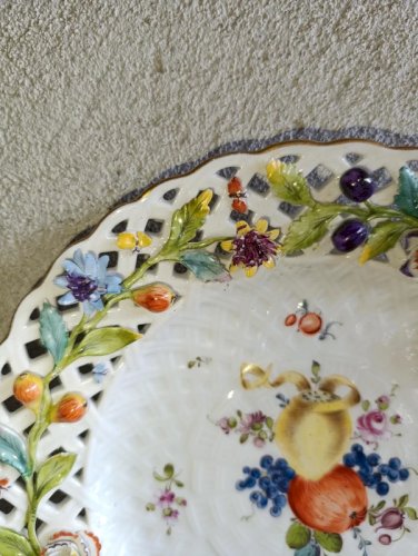 tres rare Assiette ajouree en Porcelaine saxe, Potschappel, Carl Thieme, 19ème Siècle en bon etat