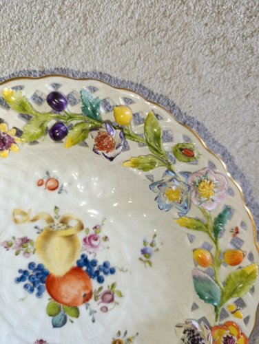 tres rare Assiette ajouree en Porcelaine saxe, Potschappel, Carl Thieme, 19ème Siècle en bon etat