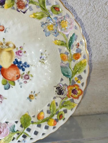tres rare Assiette ajouree en Porcelaine saxe, Potschappel, Carl Thieme, 19ème Siècle en bon etat