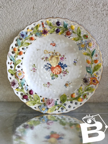 tres rare Assiette ajouree en Porcelaine saxe, Potschappel, Carl Thieme, 19ème Siècle en bon etat