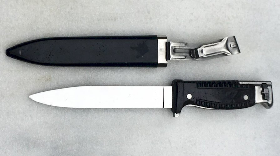 TRES RARE DAGUE / BAIONNETTE SG 42 ALLEMANDE AVEC SON COUTEAU SUISSE XX #54