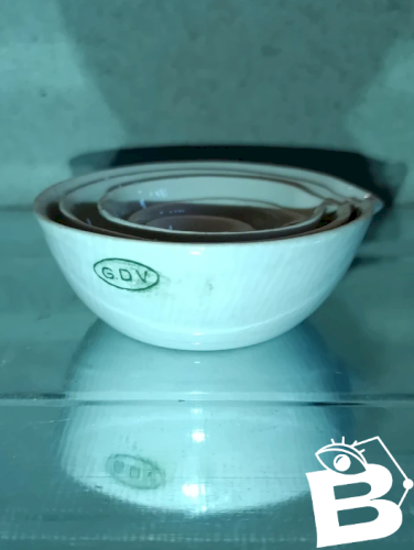 tres rare lot de 5 petits Bols de Pharmacie à Bec Verseur style Apothicaire GDV en bon etat