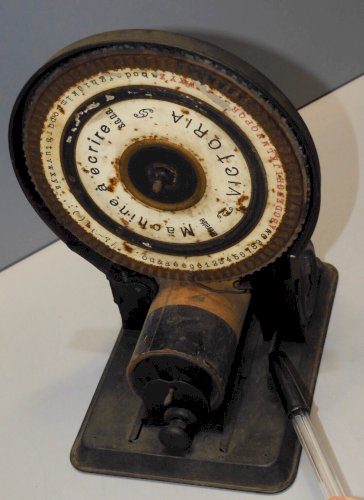 -TRES RARE MACHINE A ECRIRE VICTORIA fabriquée en 1910 par Gustav Tietze AG.   D