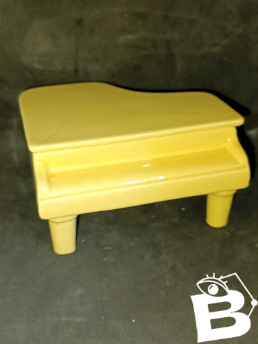 tres rare petit piano boite à musique en ceramique signé magdalithe