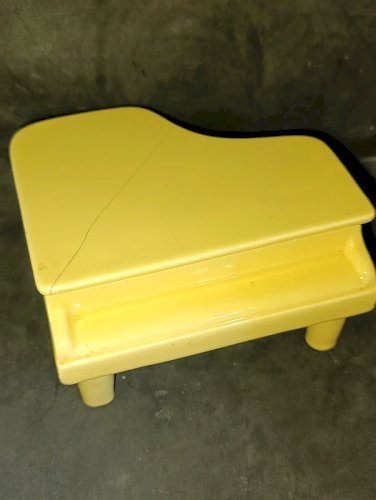 tres rare petit piano boite à musique en ceramique signé magdalithe