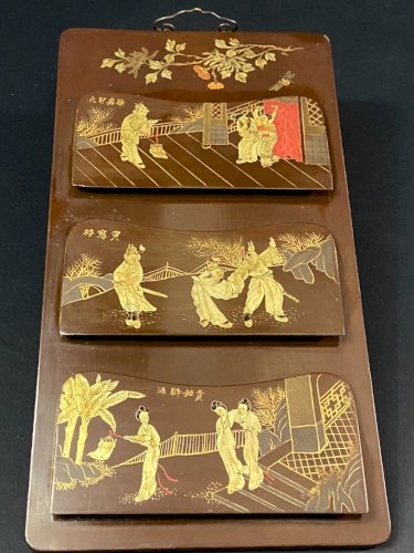 Trieur à courrier sur 3 niveaux bois laqué décor doré de personnages Japon Meiji