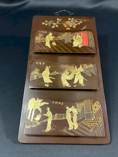 Trieur à courrier sur 3 niveaux bois laqué décor doré de personnages Japon Meiji