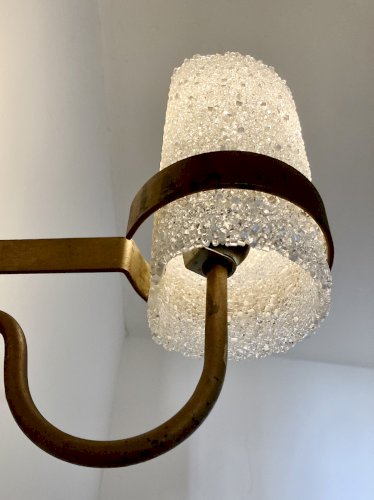 Trio d'appliques murales en métal doré et Perspex effet glace, années 1960-70