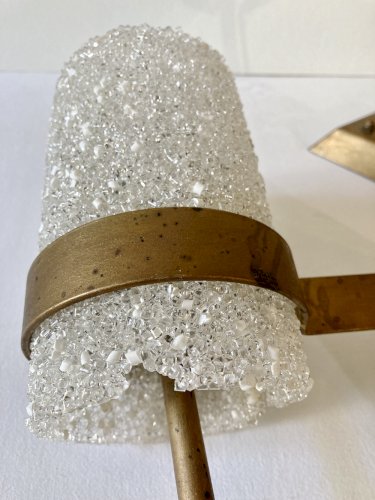 Trio d'appliques murales en métal doré et Perspex effet glace, années 1960-70