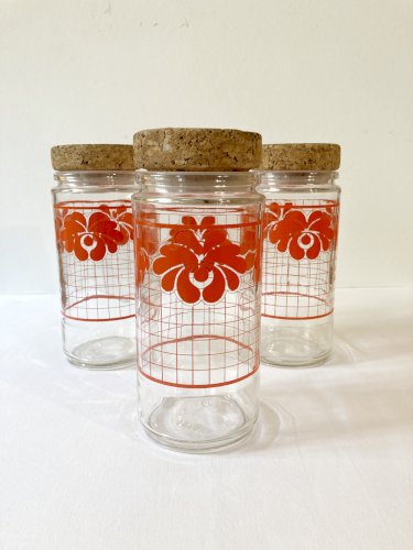 trio de bocaux en verre, motif lotus rouge, années 1970-1980