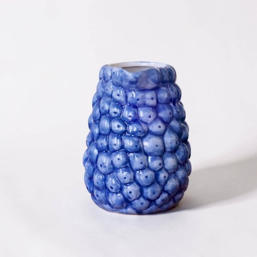 Trio de carafes vintage en barbotine myrtilles