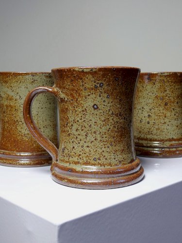 Trio de chopes à bière ou à cidre en grès pyrité artisanal vintage