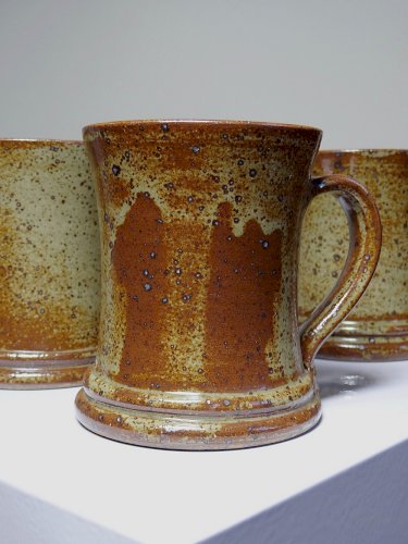 Trio de chopes à bière ou à cidre en grès pyrité artisanal vintage