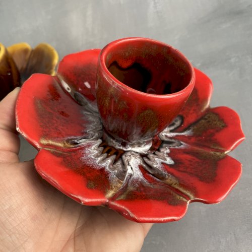 Trio de coquetier fleurs en céramique DLG Vallauris jaune et rouge, non signé
