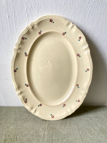 Trio de plats de service Digoin Sarreguemines, modèle Arromanches – un plat ovale et deux plats ronds, vers 1950