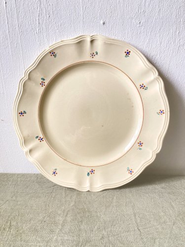 Trio de plats de service Digoin Sarreguemines, modèle Arromanches – un plat ovale et deux plats ronds, vers 1950