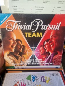 TRIVIAL PURSUIT TEAM édition Hasbro de 2009 * 2 équipes de 12 ans et + C1