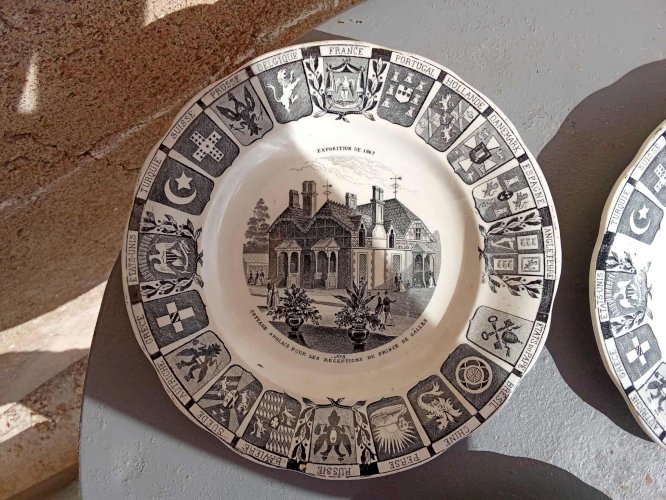 Trois assiettes de l’Exposition Universelle de 1867 – Creil & Montereau 