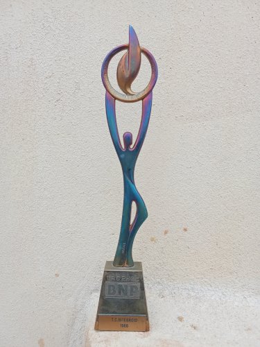 Trophée ancien de tennis signé Bernard Butsch