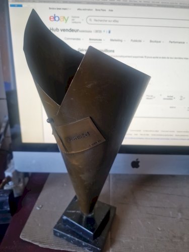TROPHÉE EN LAITON  PASTIS 51 - H 40 CM