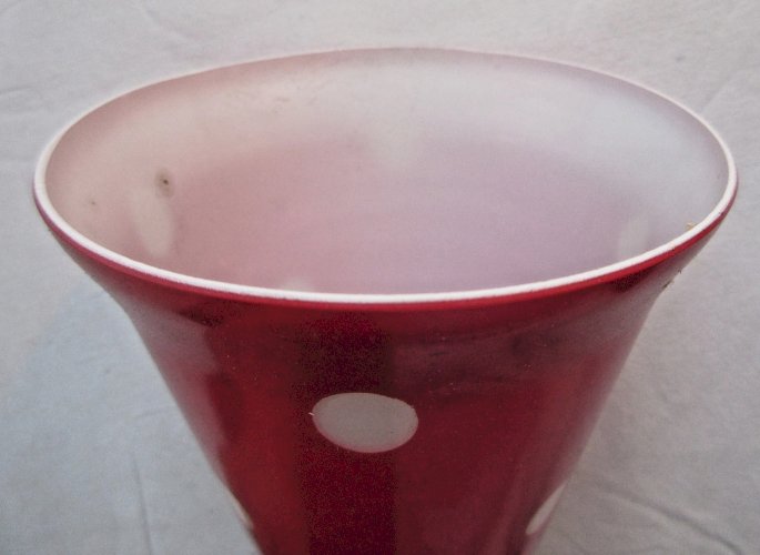 Tulipe Art Déco en verre rouge à confettis blancs, plusieurs dispo.