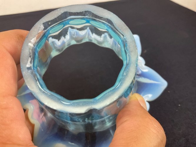 Tulipe de LAMPE à PETROLE bleu , baccarat, Clichy.......