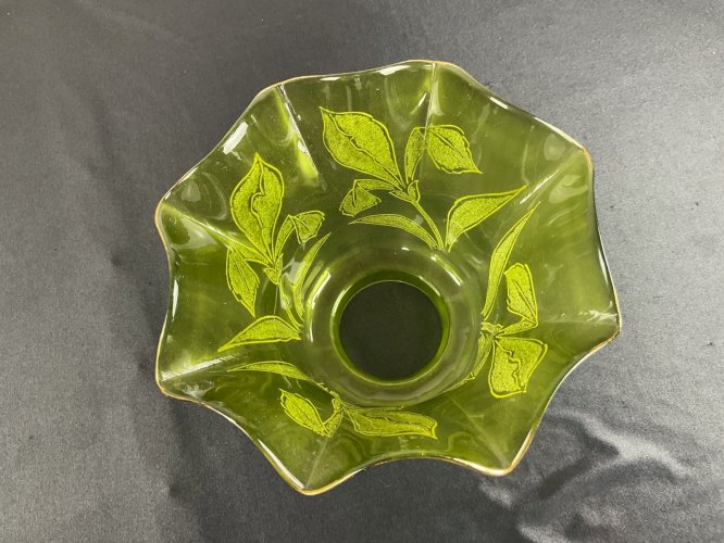 tulipe de lampe à pétrole décor dégagée a l acide Baccarat ,Saint Louis,Clichy….