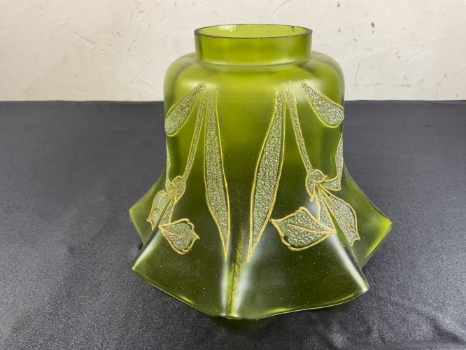 tulipe de lampe à pétrole décor dégagée a l acide Baccarat ,Saint Louis,Clichy….