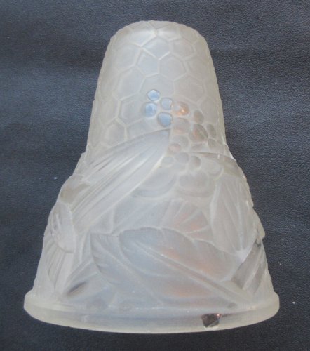 Tulipe de lampe Art Déco, pâte de verre incolore, 2 oiseaux en relief